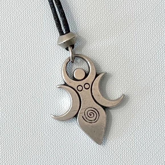 Artemis Moon Goddess Pendant - Pewter - Wicca / Pagan / Witchcraft - Picture 1 of 5